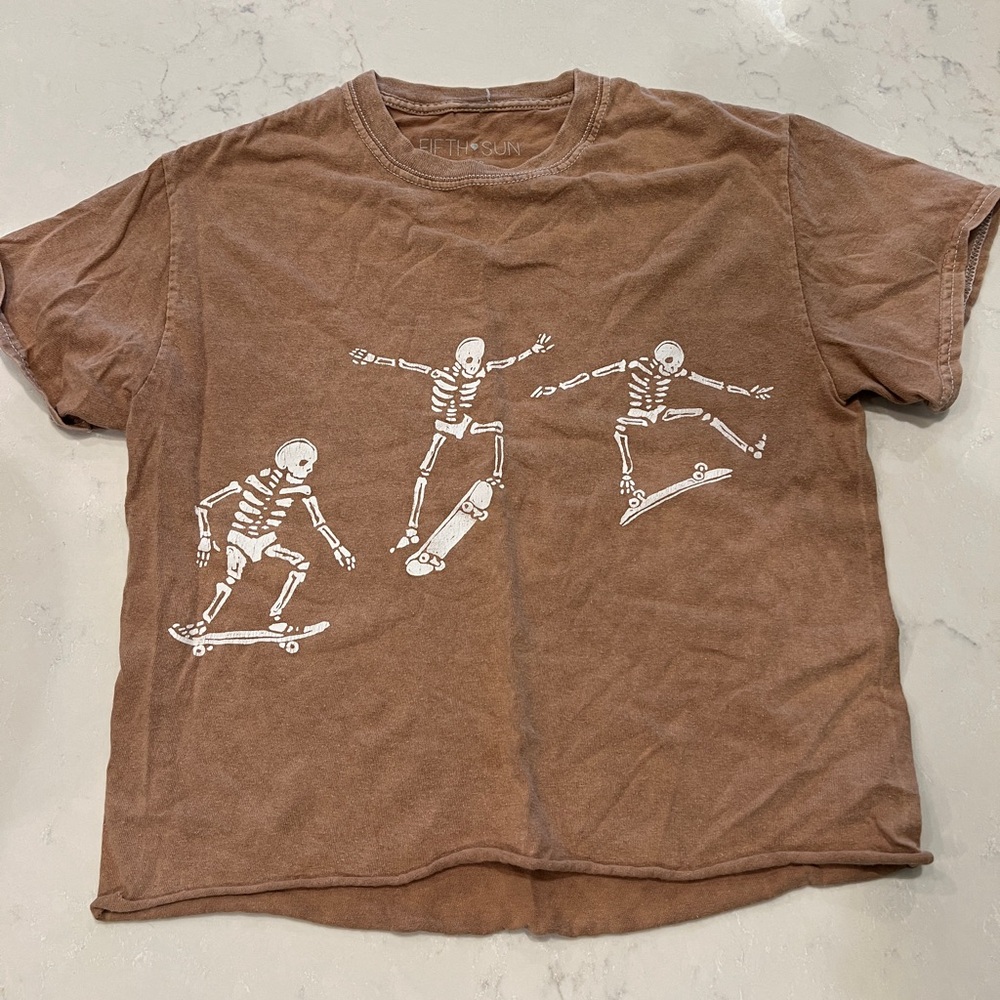 Small cropped skater skeleton t shirt
